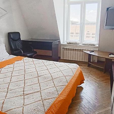 Апартаменти В Центрі На Галицький Для Чотирьох Lviv Bagian luar foto